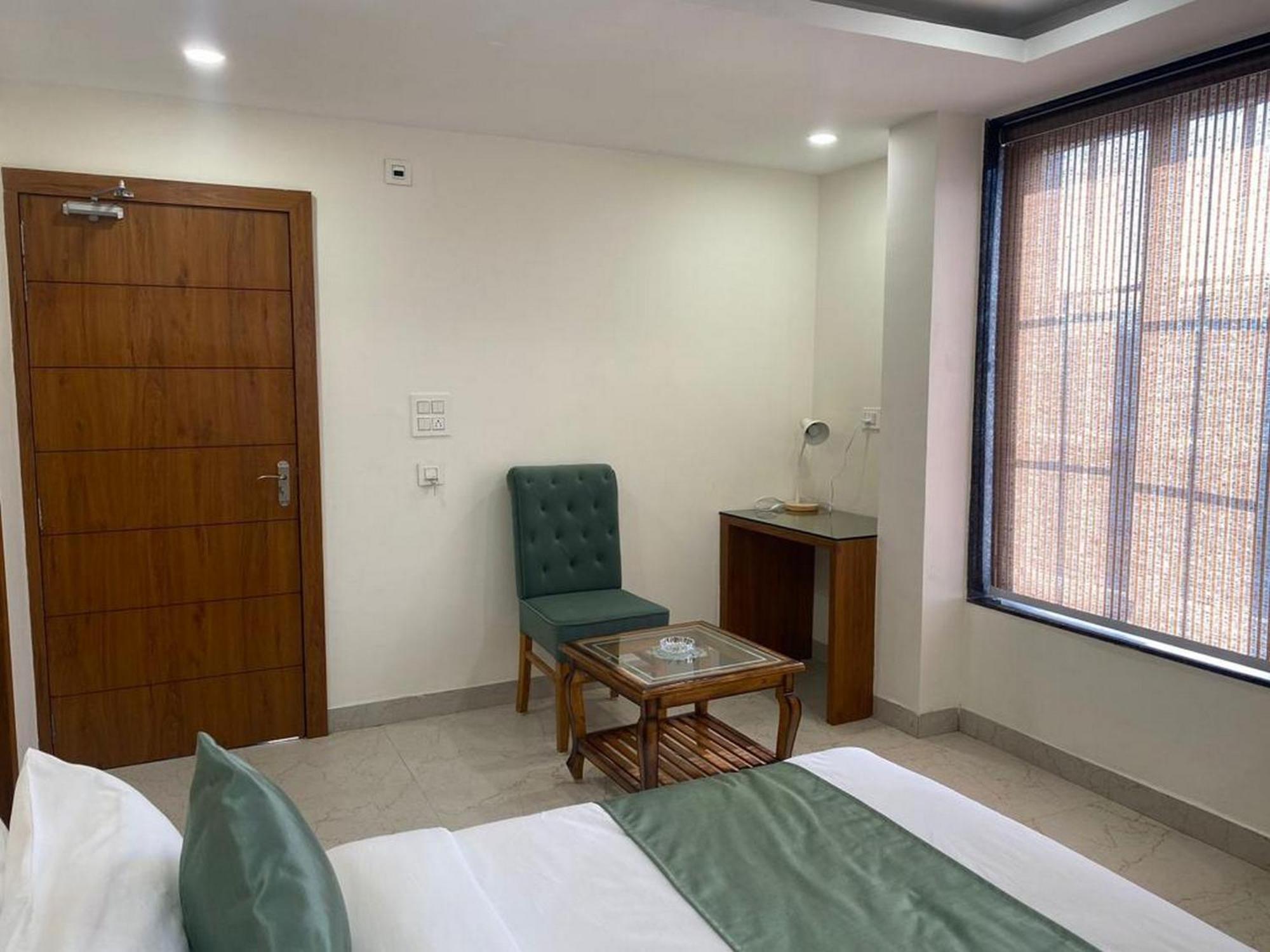 Hotel Eleven Heights โบปาล ภายนอก รูปภาพ