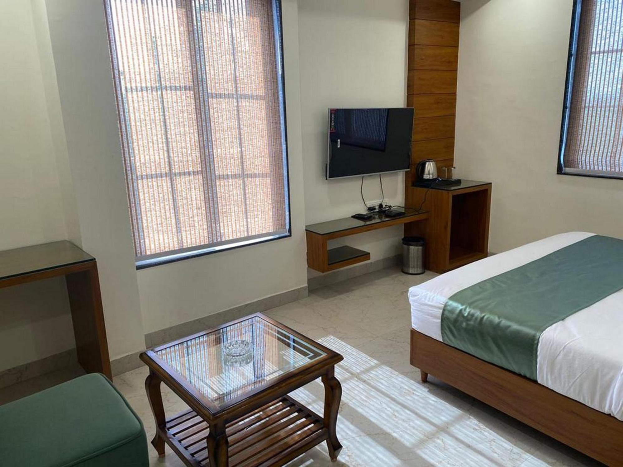 Hotel Eleven Heights โบปาล ภายนอก รูปภาพ