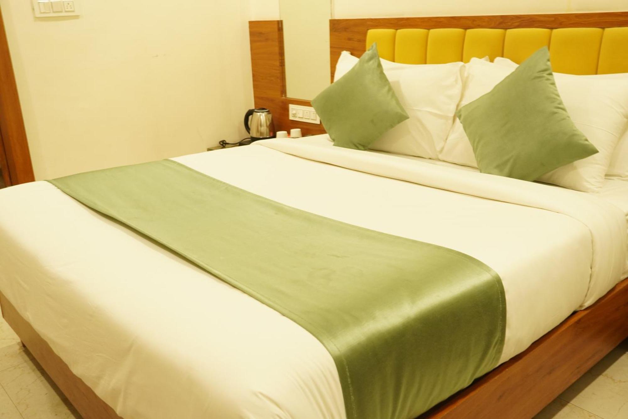 Hotel Eleven Heights โบปาล ภายนอก รูปภาพ