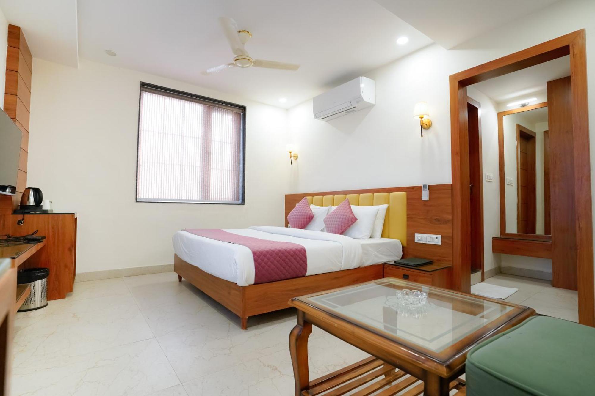 Hotel Eleven Heights โบปาล ภายนอก รูปภาพ