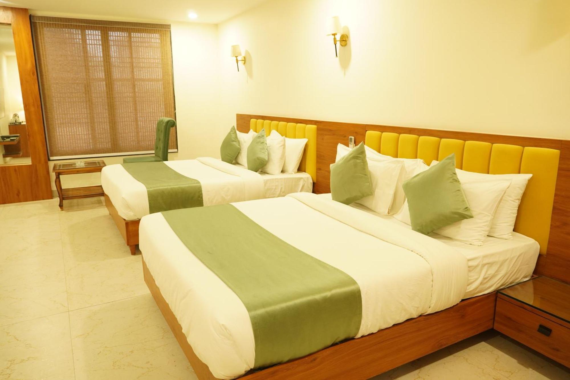 Hotel Eleven Heights โบปาล ภายนอก รูปภาพ