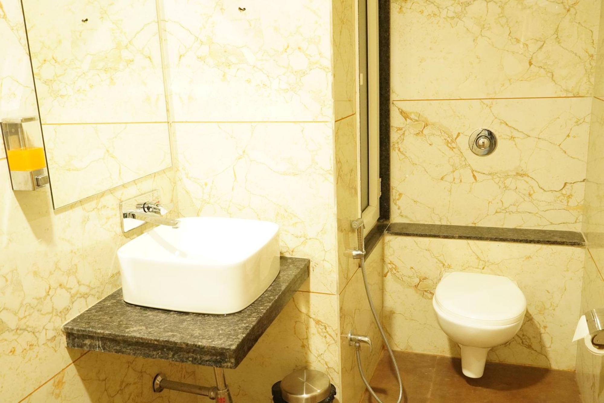 Hotel Eleven Heights โบปาล ภายนอก รูปภาพ
