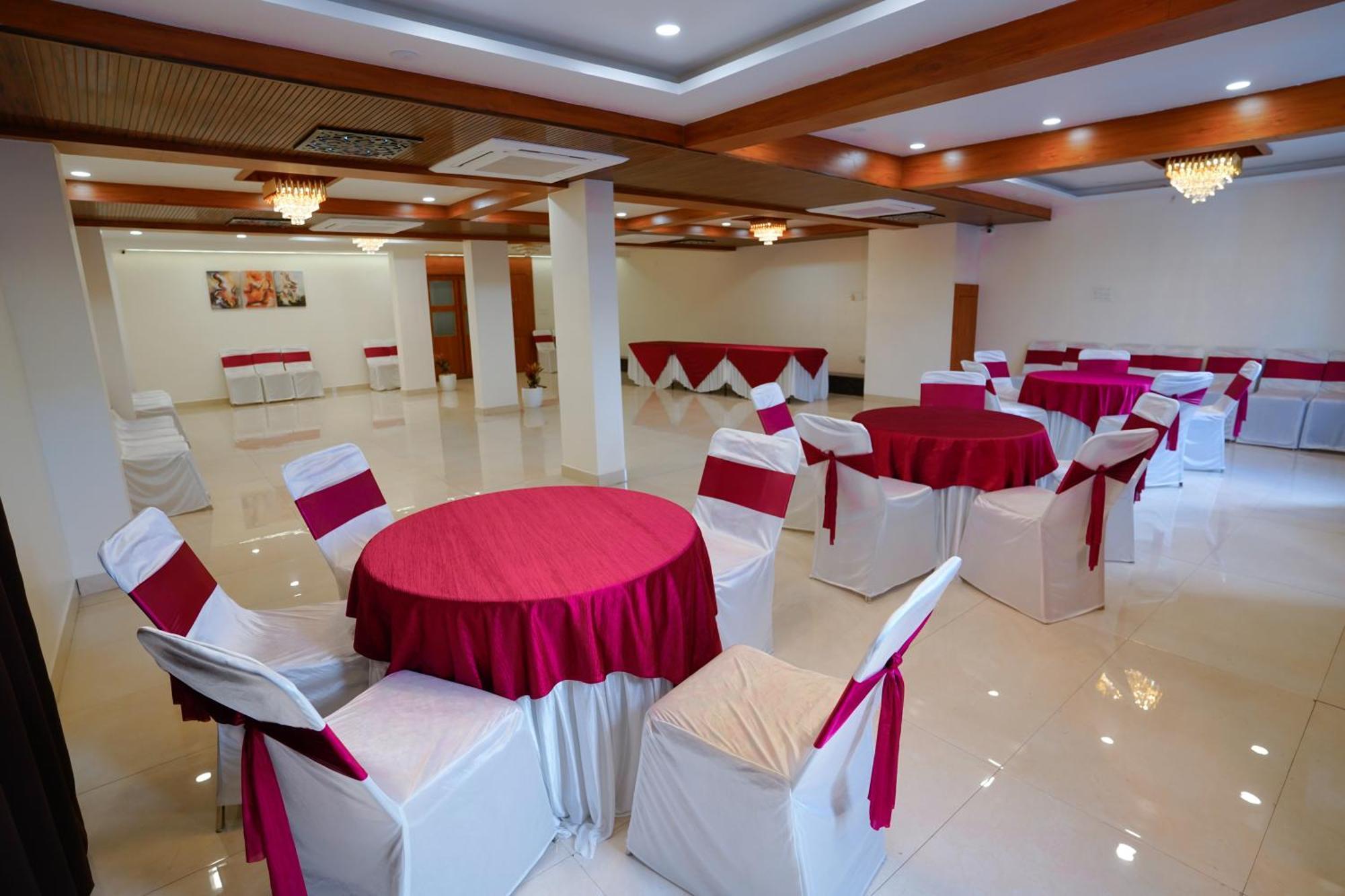Hotel Eleven Heights โบปาล ภายนอก รูปภาพ