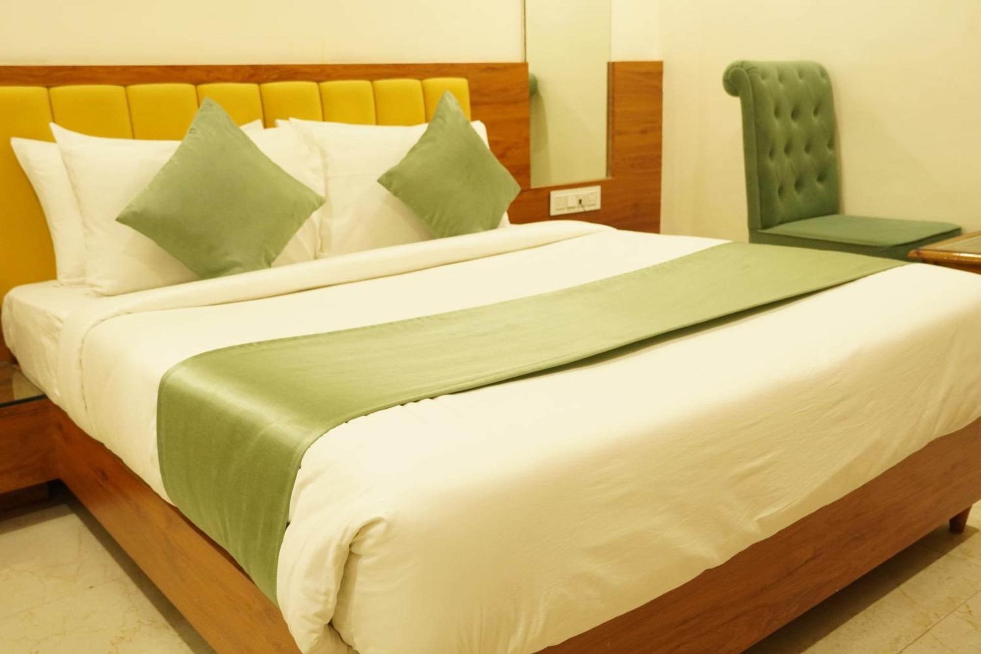 Hotel Eleven Heights โบปาล ภายนอก รูปภาพ