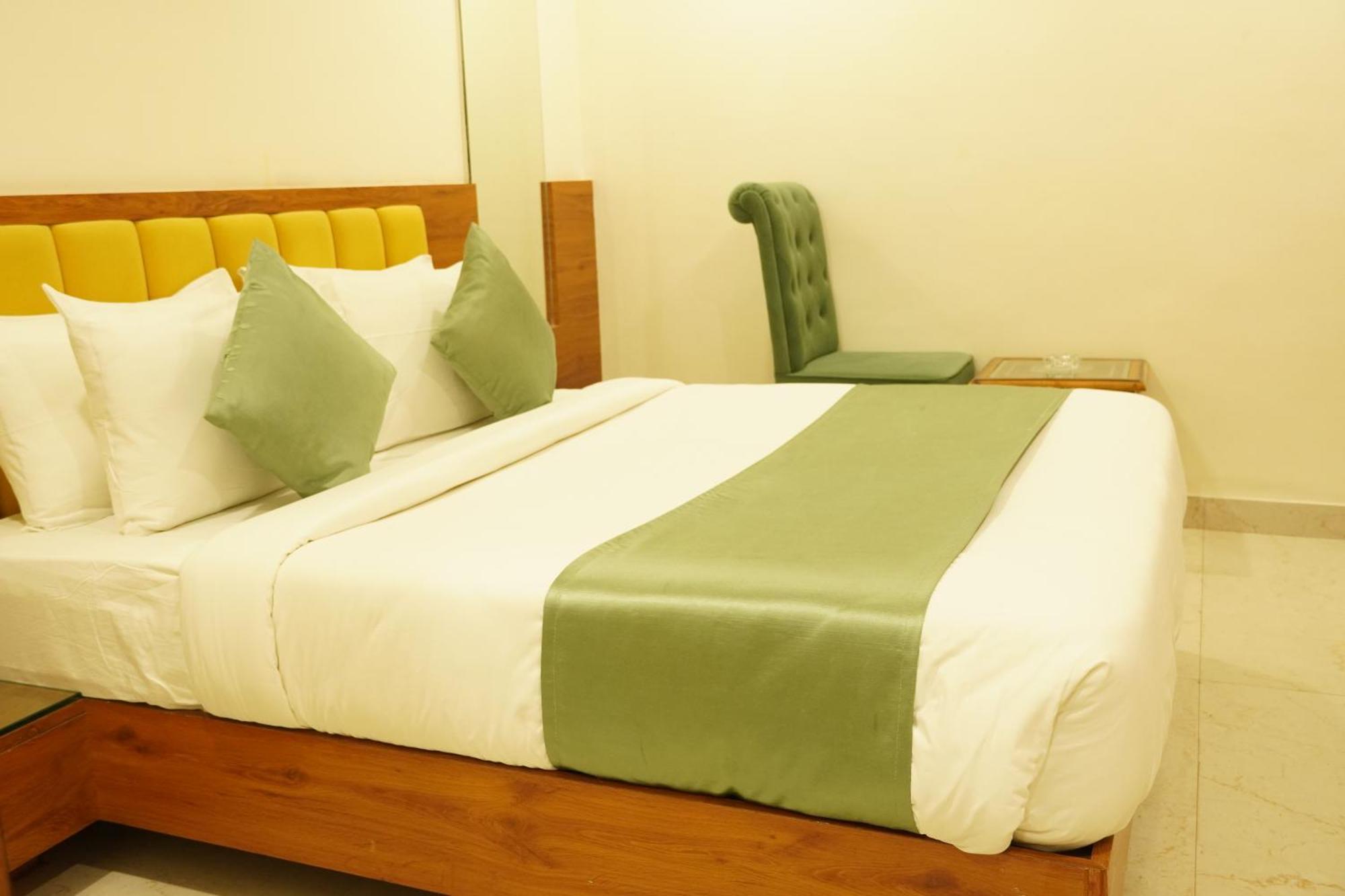 Hotel Eleven Heights โบปาล ภายนอก รูปภาพ