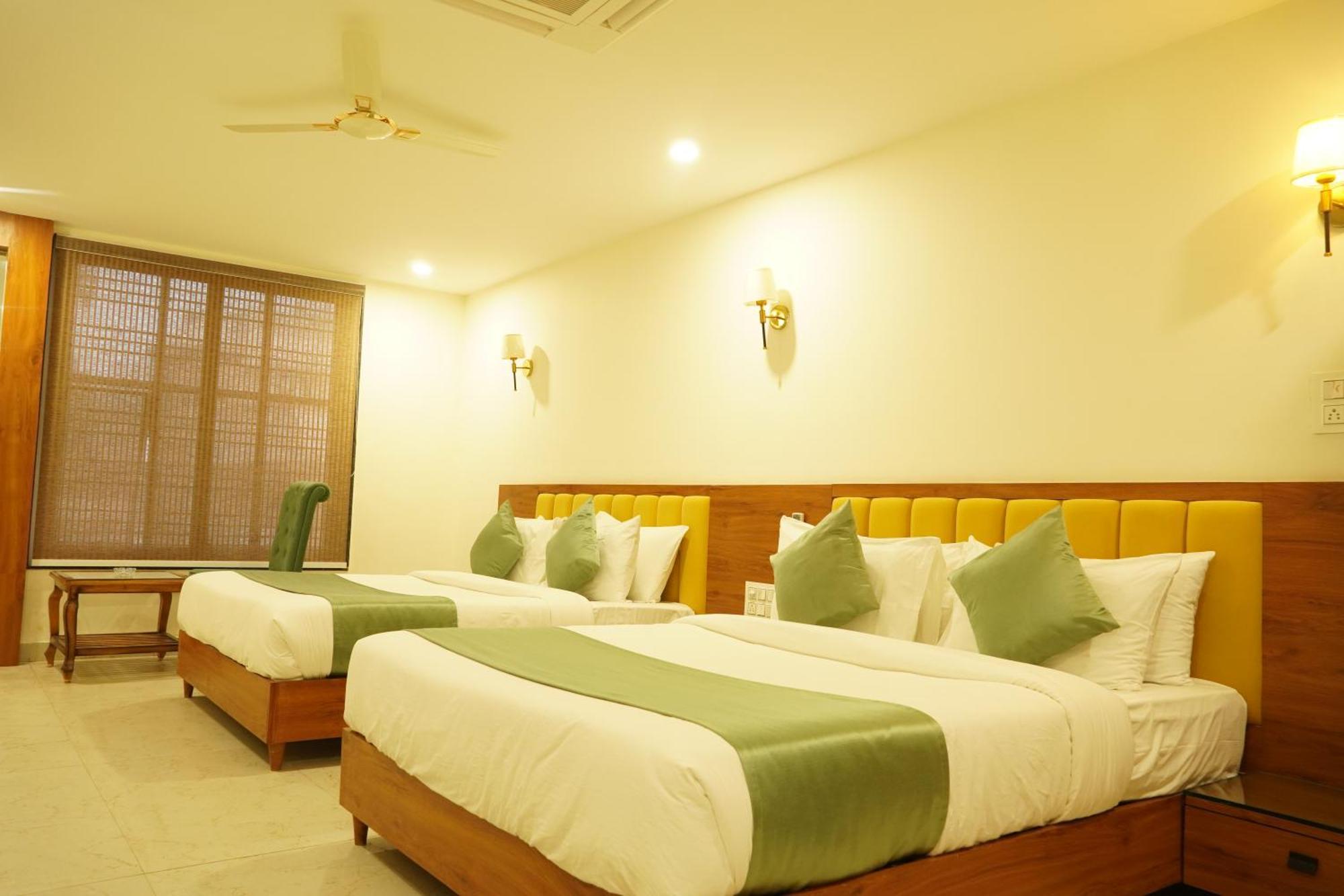 Hotel Eleven Heights โบปาล ภายนอก รูปภาพ