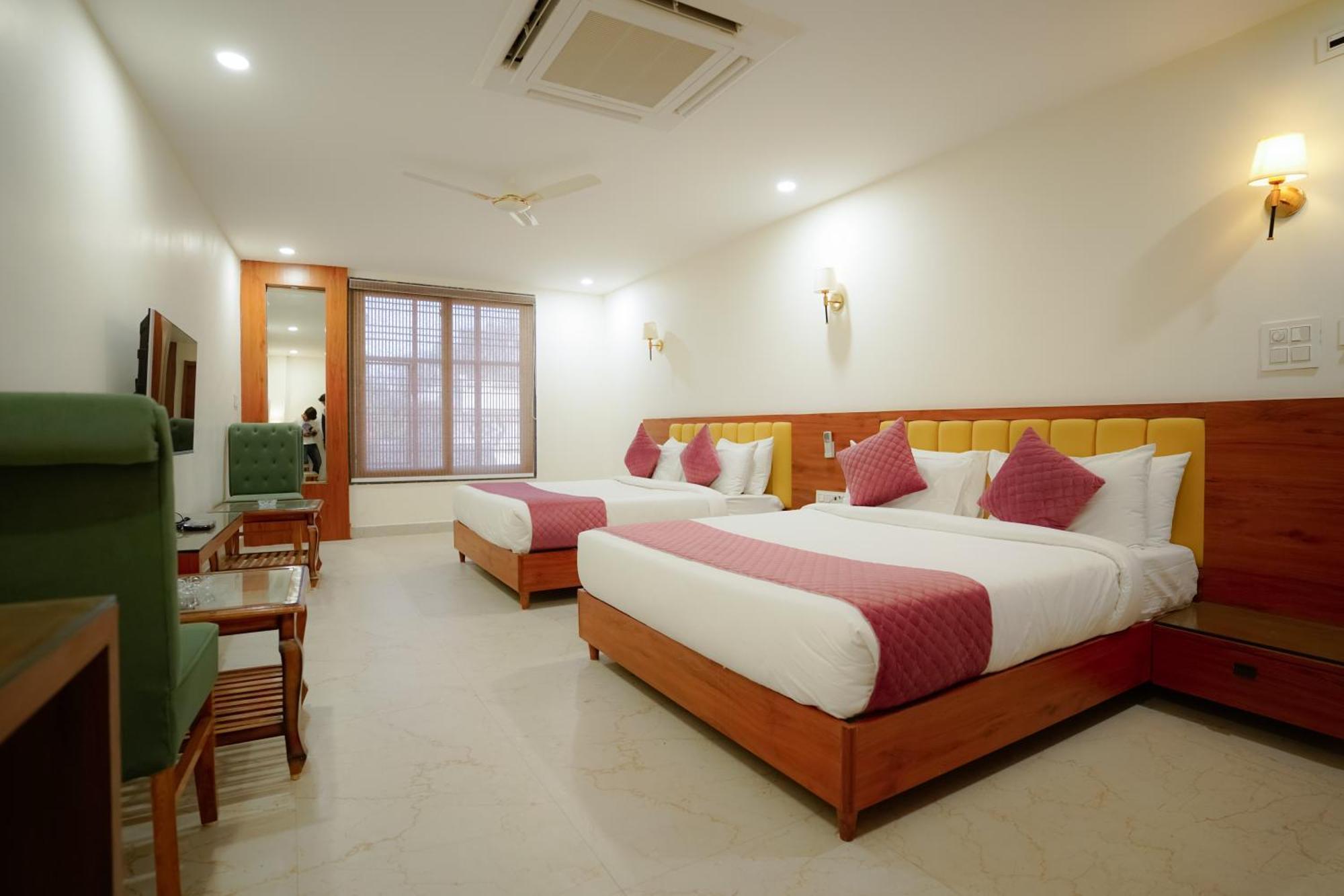 Hotel Eleven Heights โบปาล ภายนอก รูปภาพ
