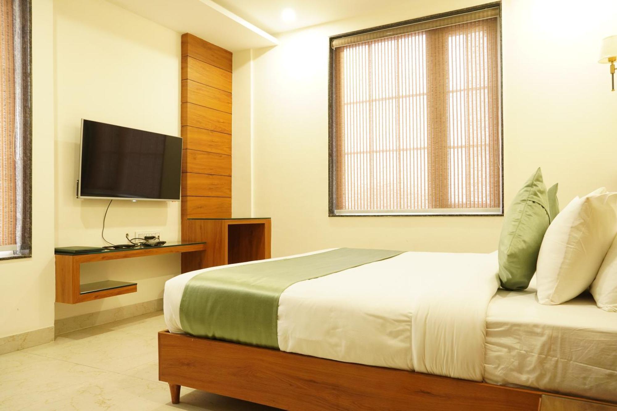 Hotel Eleven Heights โบปาล ภายนอก รูปภาพ