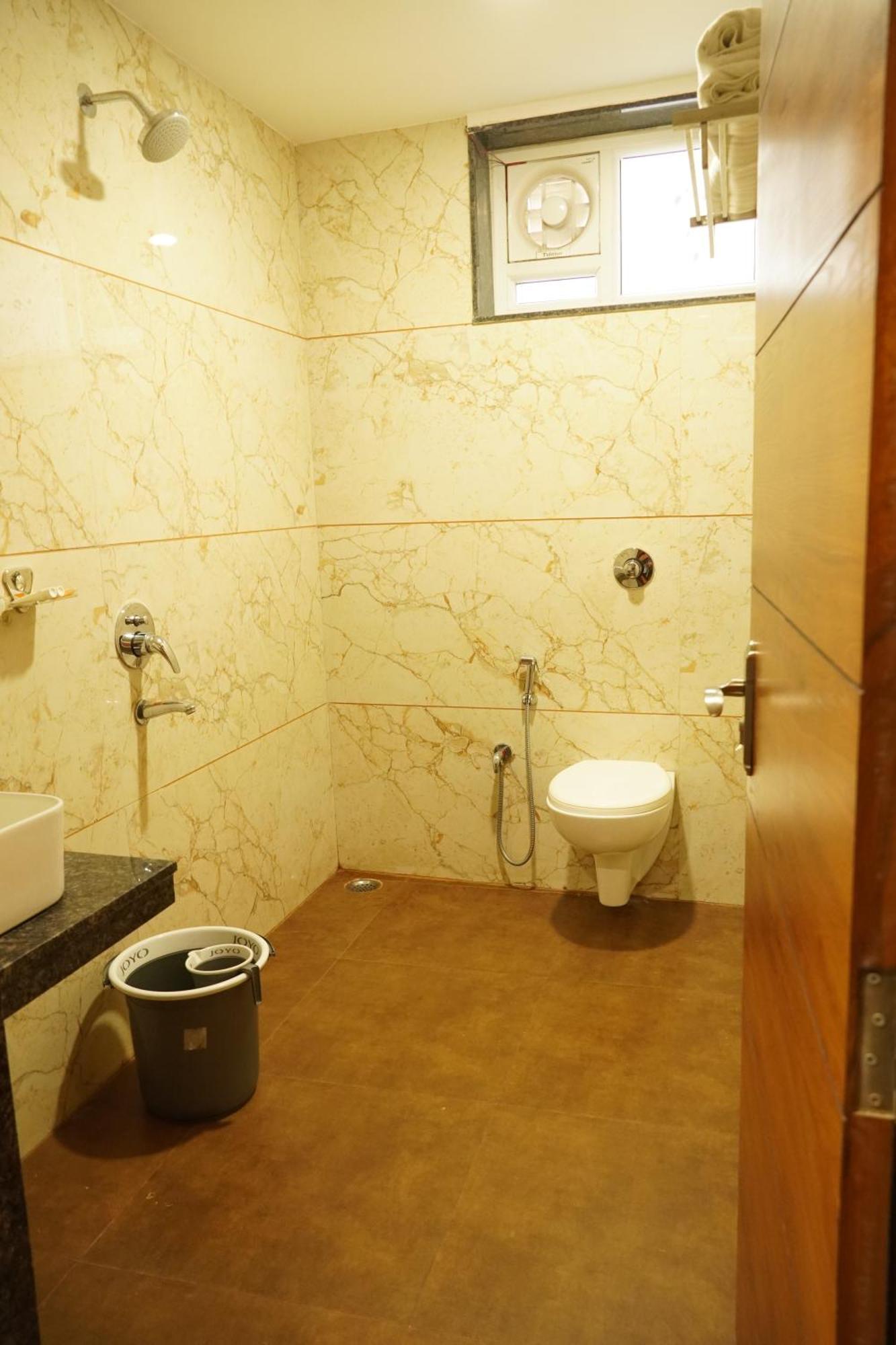 Hotel Eleven Heights โบปาล ภายนอก รูปภาพ