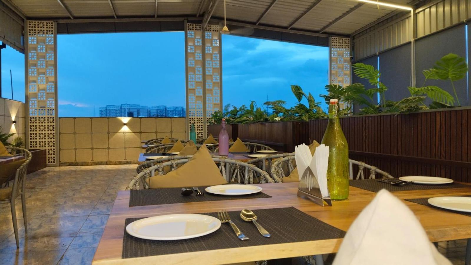 Hotel Eleven Heights โบปาล ภายนอก รูปภาพ