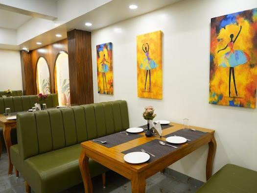 Hotel Eleven Heights โบปาล ภายนอก รูปภาพ