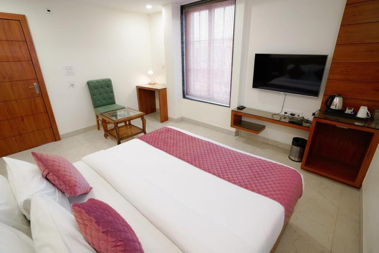 Hotel Eleven Heights โบปาล ภายนอก รูปภาพ